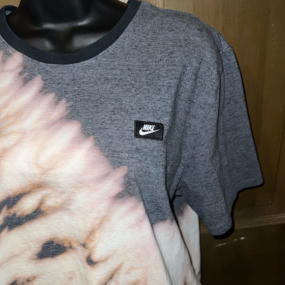 Nike Sportswear Gray & Cream Acid Wash Pattern Short Sleeve Logo Shirt Size XL - Picture 6 of 8